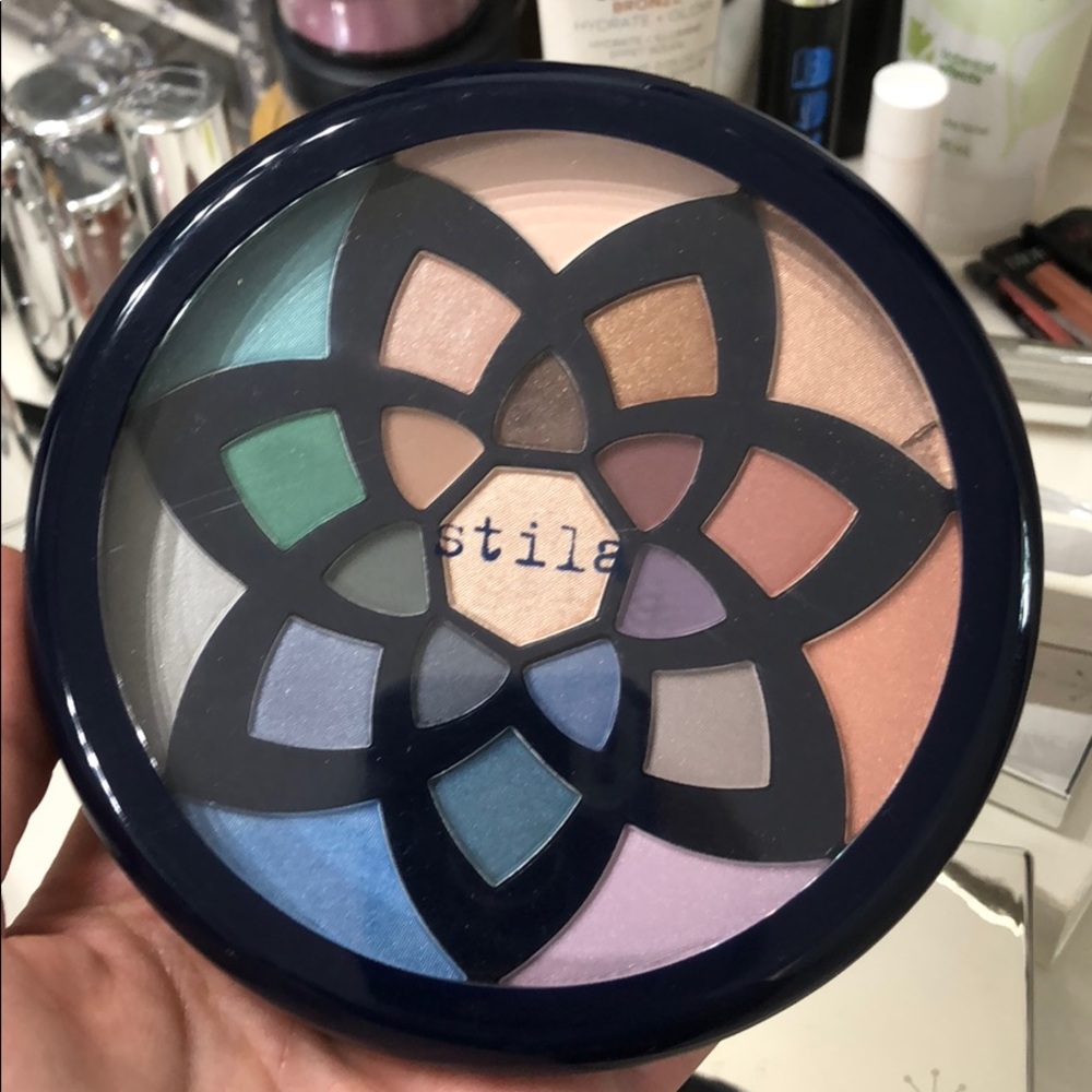 MUA FLASH SALE Stila daydream palette 22 eyeshadow